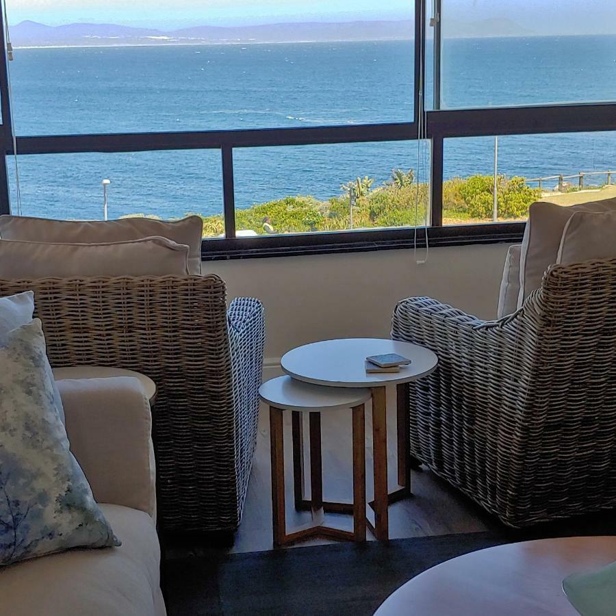 The Sun, Whales & Waves - Seafront Apartment Hermanus Dış mekan fotoğraf