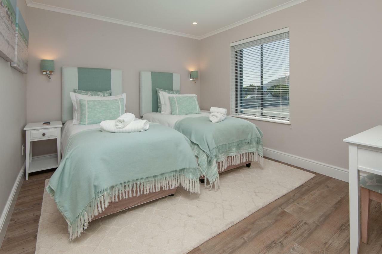 The Sun, Whales & Waves - Seafront Apartment Hermanus Dış mekan fotoğraf