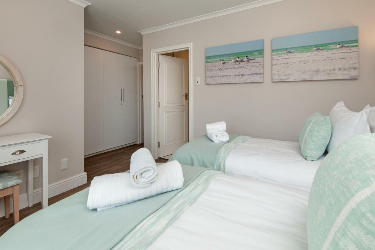 The Sun, Whales & Waves - Seafront Apartment Hermanus Dış mekan fotoğraf