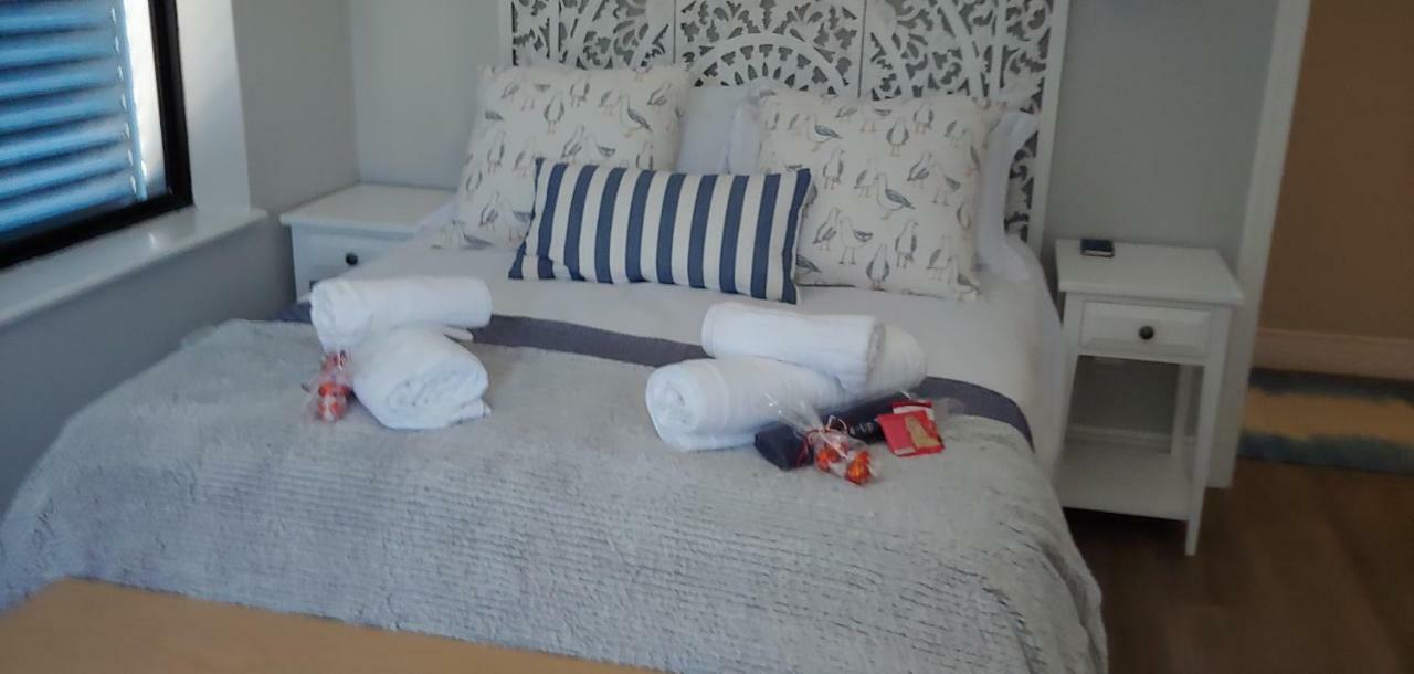 The Sun, Whales & Waves - Seafront Apartment Hermanus Dış mekan fotoğraf